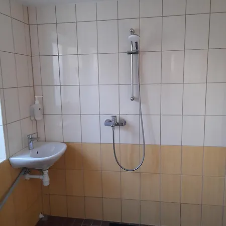 Maenni Hoovimaja * Pärnu